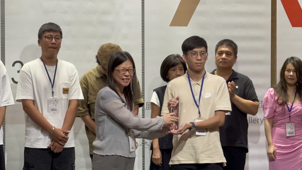 新聞圖片：潘瑋柏同學榮獲 113年全國美術展水墨類銅牌獎