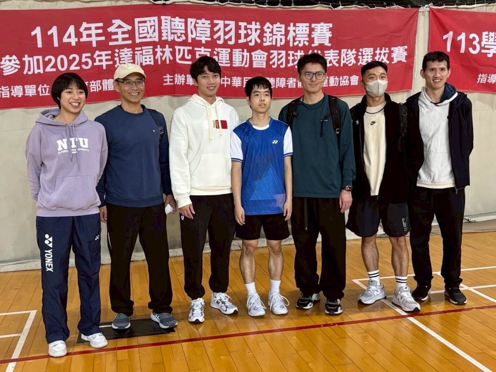 新聞圖片：視覺藝術與設計學系劉浩恩同學榮獲114年全國聽障羽球錦標賽羽球公開組男單-第二名